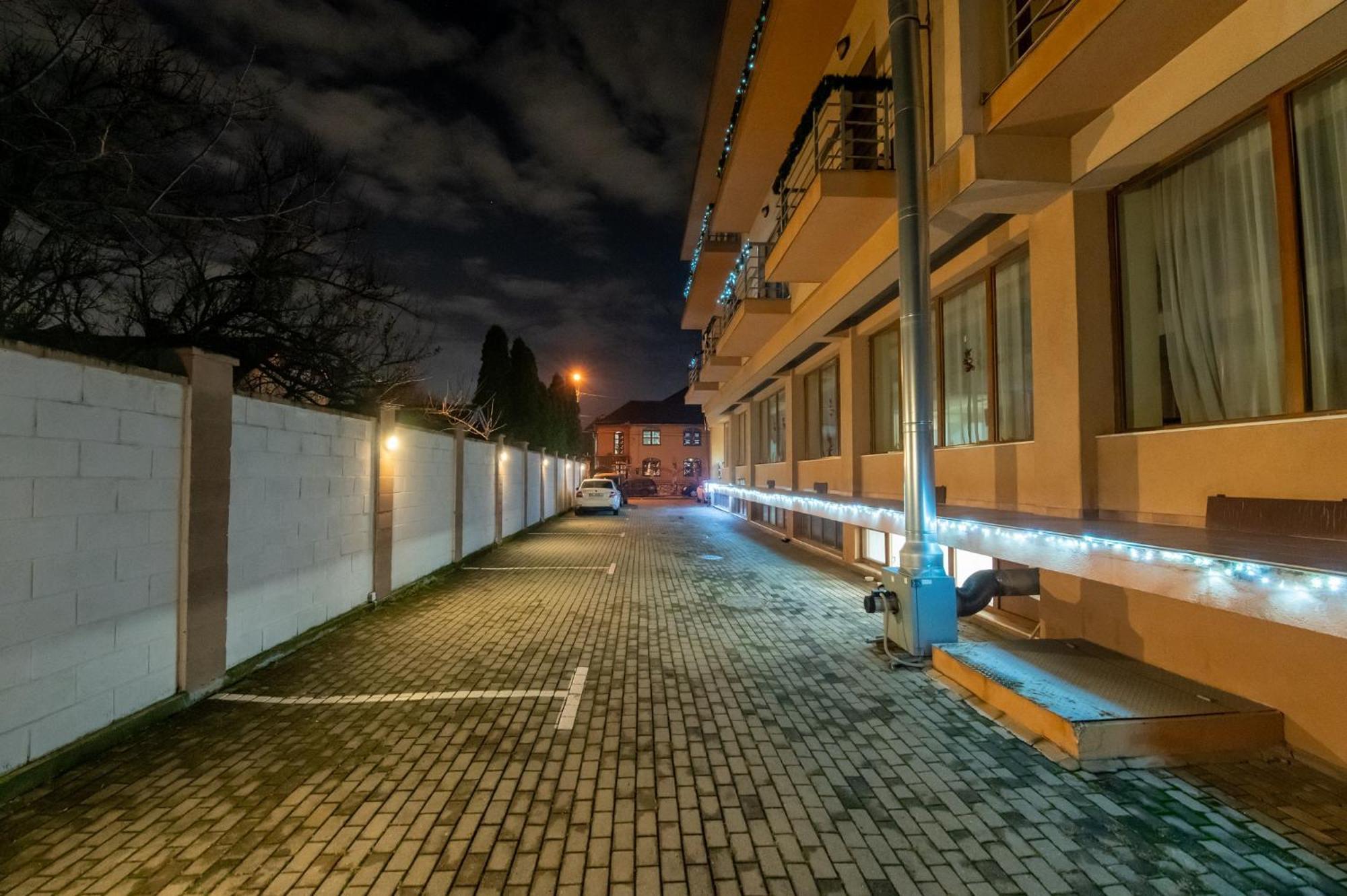 Hotel Oxford By Timhotels Temeşvar Dış mekan fotoğraf