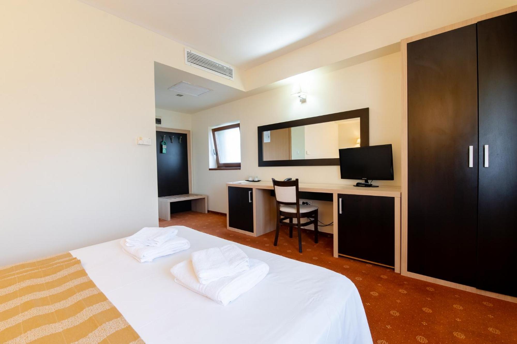 Hotel Oxford By Timhotels Temeşvar Dış mekan fotoğraf
